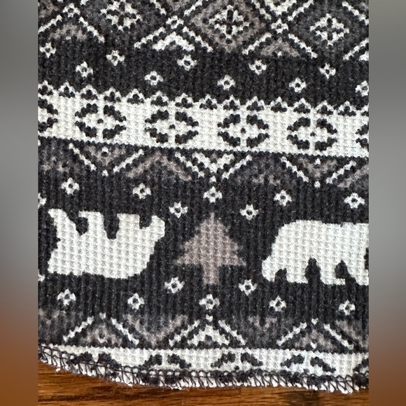 Old Navy Thermal Pajama Top Snowflake Polar Bear Print - Picture 3 of 3